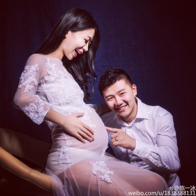 ��һ����Ů������ʱ�д�Ƭ������ë��������ܰ������Ů��̫���